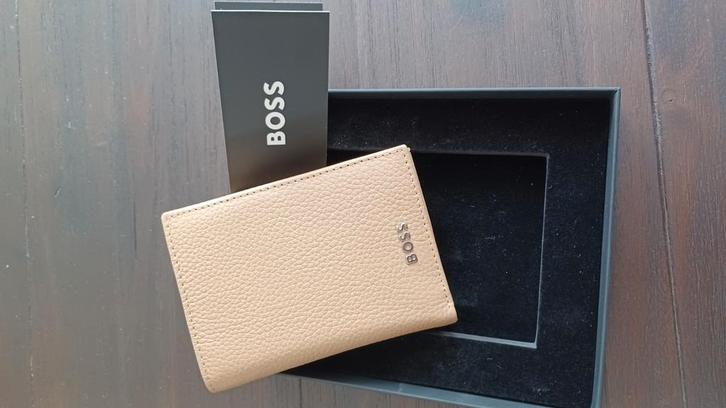 BOSS Portemonnee met kaarthouder., Sieraden, Tassen en Uiterlijk, Portemonnees, Nieuw, Overige merken, Beige, Leer, Ophalen of Verzenden