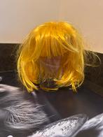 1x geel of gele pruik / bobline met pony, Kleding | Dames, Carnavalskleding en Feestkleding, Ophalen of Verzenden, Zo goed als nieuw