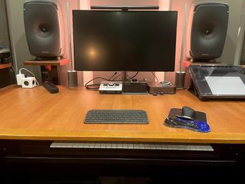 Zaor Miza (Black Cherry) - Studio Desk beschikbaar voor biedingen