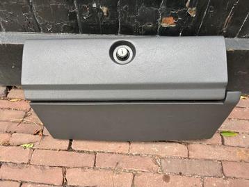 Volvo 940 dashboard kastje grijs beschikbaar voor biedingen