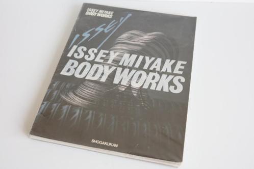 Issey Miyake Body Works Soft Cover Boek, Boeken, Kunst en Cultuur | Fotografie en Design, Gelezen, Overige onderwerpen, Ophalen of Verzenden