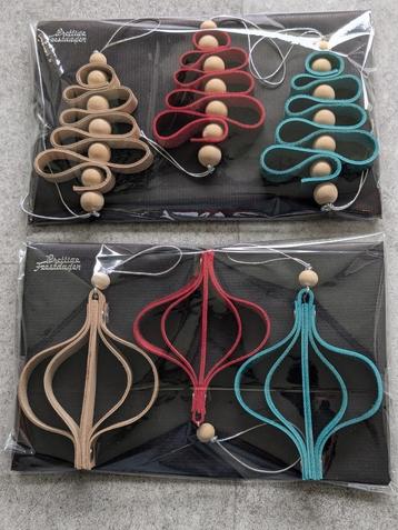 Te koop setjes lederen kerstboompjes en kerstballen beschikbaar voor biedingen