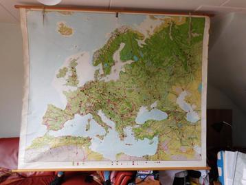 Vintage landkaart van Europa (grondstoffen) uit 1969, groot beschikbaar voor biedingen