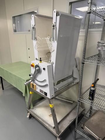 Deeg uitrol tafel (GGF Italy) beschikbaar voor biedingen