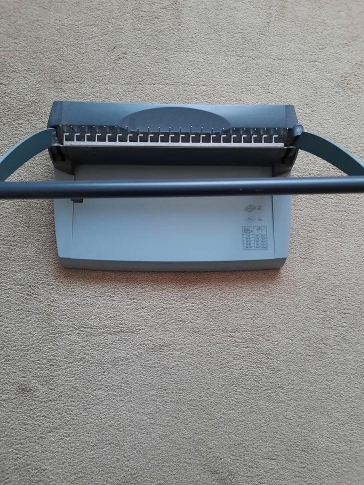 GBC CombBind C75 Inbindmachine, Zakelijke goederen, Kantoor en Winkelinrichting | Kantoorartikelen, Overige typen, Gebruikt, Ophalen of Verzenden