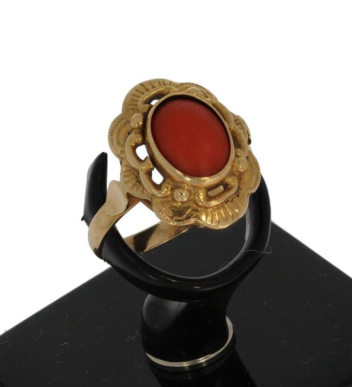 Bloedkoraal 14k gouden dames vintage ring bloem motief, Sieraden, Tassen en Uiterlijk, Antieke sieraden, Ring, Goud, Met edelsteen