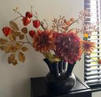 Toetervaas met boeket, Zwart, Aardewerk of Porselein, Ophalen of Verzenden, Zo goed als nieuw