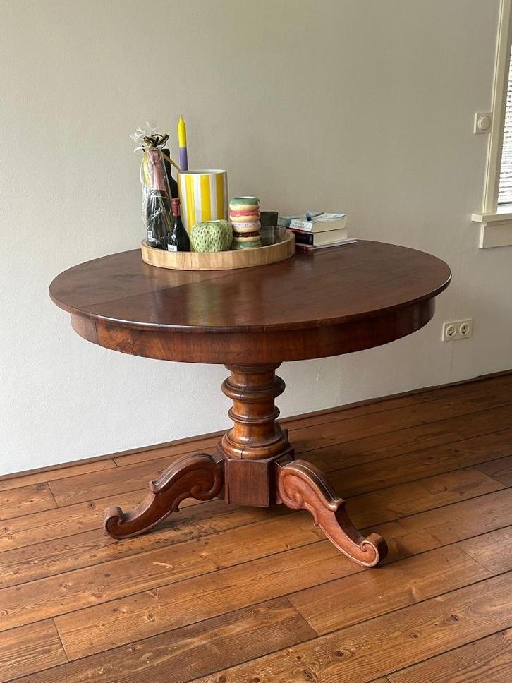 Antieke eettafel, Huis en Inrichting, Tafels | Eettafels, Gebruikt, 100 tot 150 cm, 100 tot 150 cm, Vier personen, Rond, Overige houtsoorten