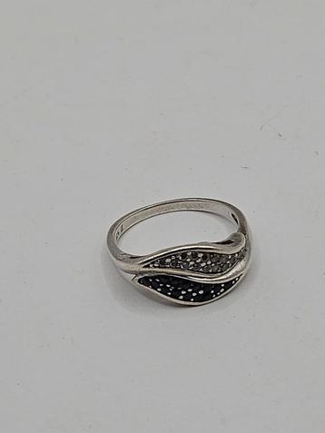 Zilveren ring 925 met steentjes, maat 18,5 beschikbaar voor biedingen