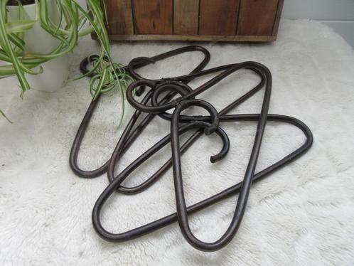 4 oude vintage rotan - bamboe kleerhanger donkerbruin, Antiek en Kunst, Curiosa en Brocante, Ophalen of Verzenden