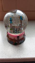 Glazen snowglobe Praag, Verzamelen, Beelden en Beeldjes, Ophalen, Zo goed als nieuw, Dier