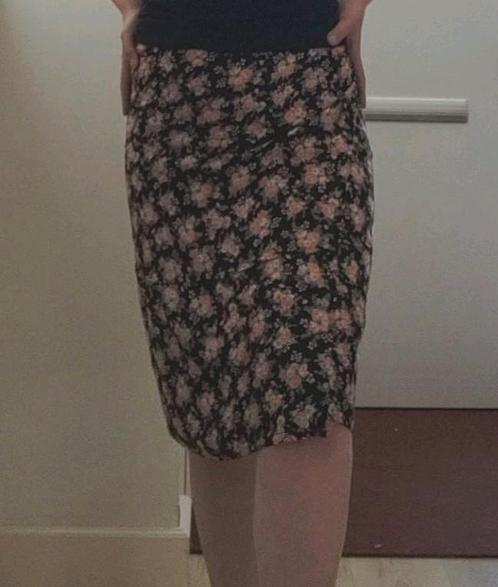 Vintage wikkelrok met bloemen - Laura Ashley stijl, Kleding | Dames, Rokken, Zo goed als nieuw, Zwart, Knielengte, Ophalen of Verzenden