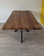 Eettafel mangohout met zwart stalen kruispoot, Huis en Inrichting, Tafels | Eettafels, Ophalen, Zo goed als nieuw, Rechthoekig