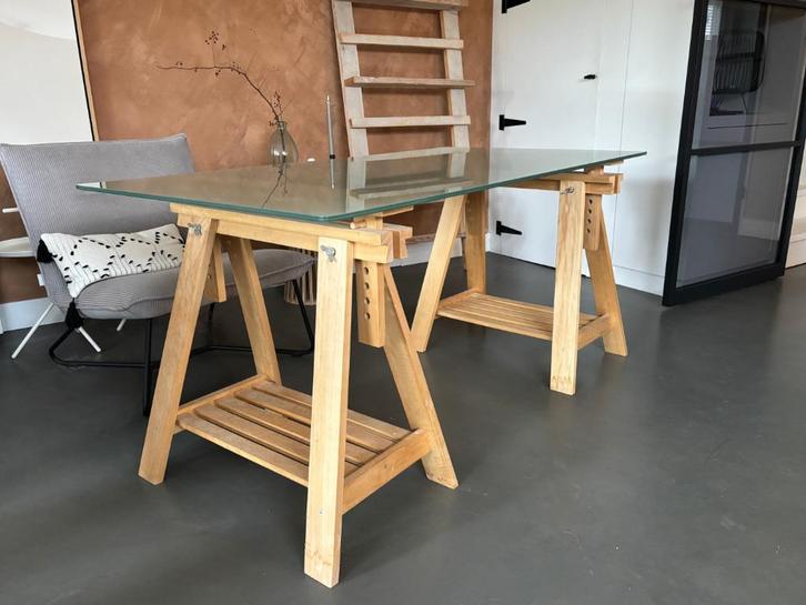 Mooi bureau op schragen, Huis en Inrichting, Bureaus, Gebruikt, Bureau, In hoogte verstelbaar, Ophalen