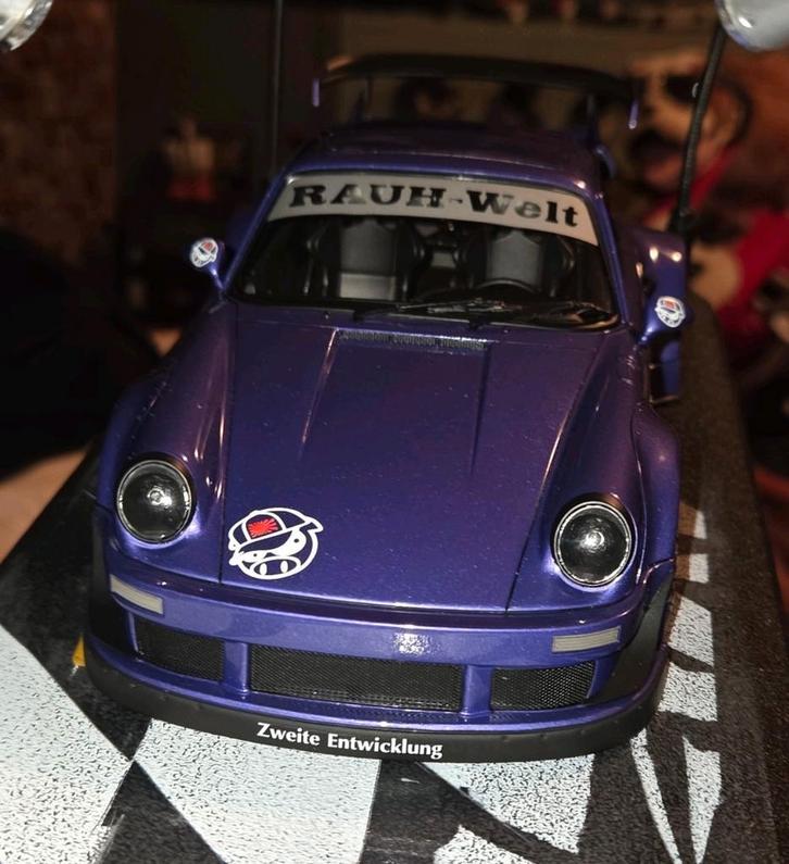 Porsche 964 RWB 

1/18 Schaal Porsche 964 RWB, Hobby en Vrije tijd, Modelauto's | 1:18, Zo goed als nieuw, Auto, Overige merken