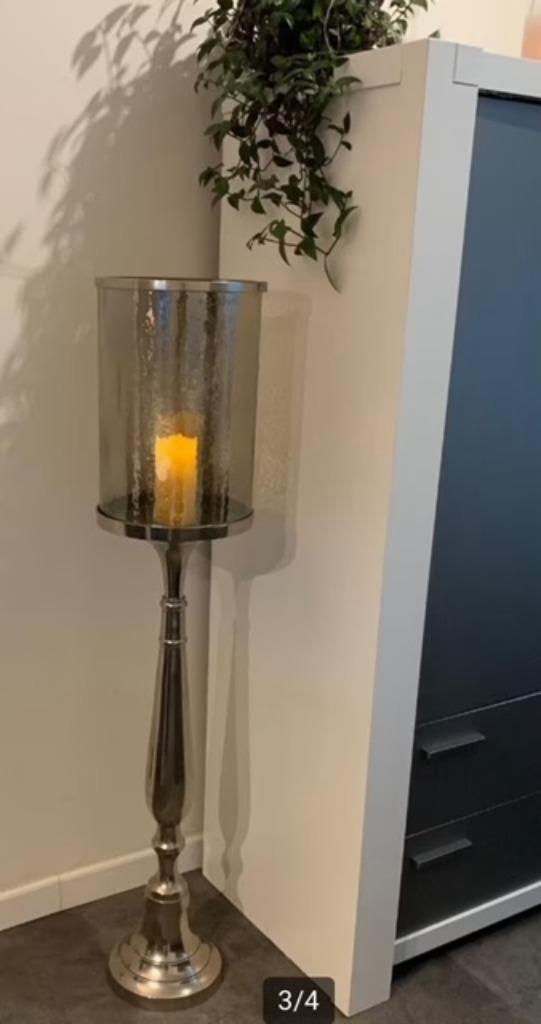 Hoge kandelaar / windlicht op Zilveren voet, Huis en Inrichting, Woonaccessoires | Kandelaars en Kaarsen, Zo goed als nieuw, Kandelaar