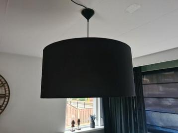 Mooie zwarte hanglamp beschikbaar voor biedingen