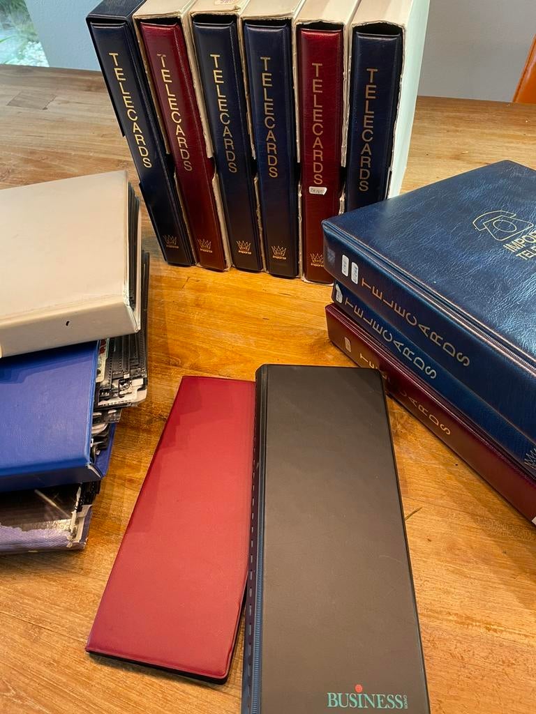 Grote partij telefoonkaarten in albums, Ophalen