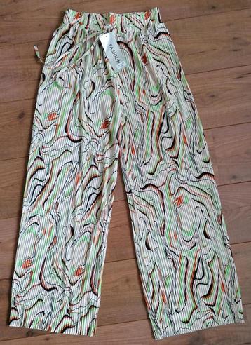 TRENDY broek met div.kleurenprint en wijde plisée pijpen S/M beschikbaar voor biedingen
