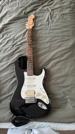 Fender Squier Bullet Strat - Zwart, Muziek en Instrumenten, Snaarinstrumenten | Gitaren | Elektrisch, Ophalen, Zo goed als nieuw