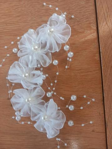 bruids haar corsage beschikbaar voor biedingen