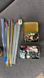 2 knopendozen en breinaalden, Hobby en Vrije tijd, Breien en Haken, Ophalen, Zo goed als nieuw, Haken, Patroon of Boek