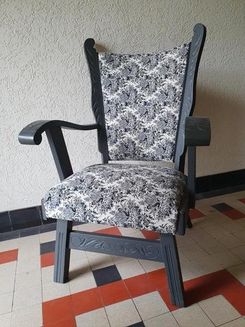 Mooie opgeknapte stoel uit grootmoeders tijd