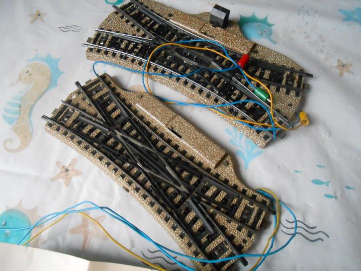 Märklin 5128 en 5207, kruiswissels / engelse wissels, Hobby en Vrije tijd, Modeltreinen | H0, Zo goed als nieuw, Rails, Wisselstroom