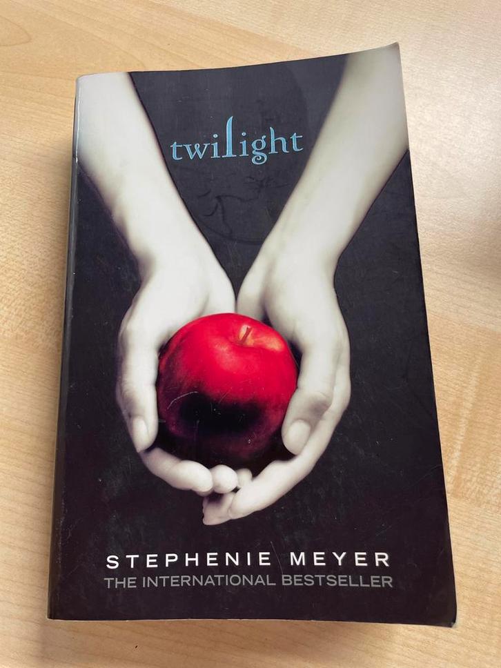 Twilight - Stephenie Meyer / Engelstalig, Boeken, Romans, Gelezen, Nederland, Ophalen of Verzenden