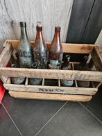 Bierflesjes in een houten krat., Ophalen of Verzenden