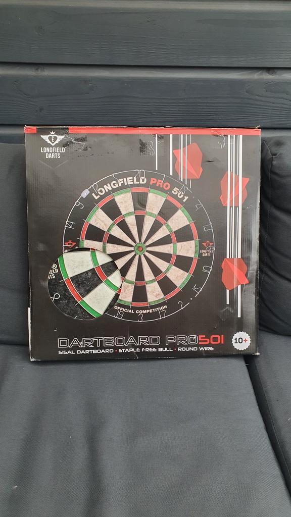 Dartbord Pro 501  inclusief dartpijlen., Sport en Fitness, Darts, Nieuw, Dartbord met pijlen, Ophalen