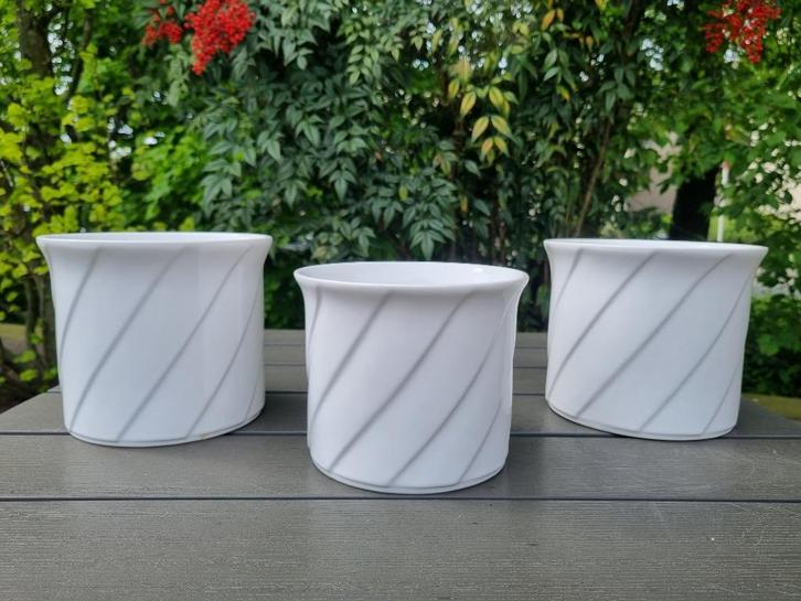 Set van 3 vintage wit keramiek bloempotten, Tuin en Terras, Bloempotten, Zo goed als nieuw, Aardewerk, Minder dan 40 cm, Minder dan 25 cm