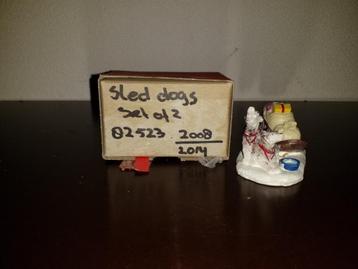Sled Dogs Set van 2 - 922  99 Retired 2014 (1 hond mist) beschikbaar voor biedingen