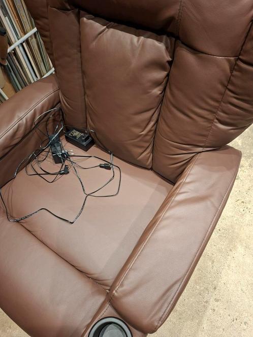Sta Op Stoel - Relaxfauteuil Bruin Leer, Huis en Inrichting, Fauteuils, Gebruikt, Leer, 75 tot 100 cm, 75 tot 100 cm, Ophalen