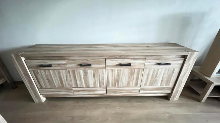 Mooie houten dressoir kast, Huis en Inrichting, Kasten | Dressoirs, Zo goed als nieuw, 200 cm of meer, 25 tot 50 cm, Met deur(en)