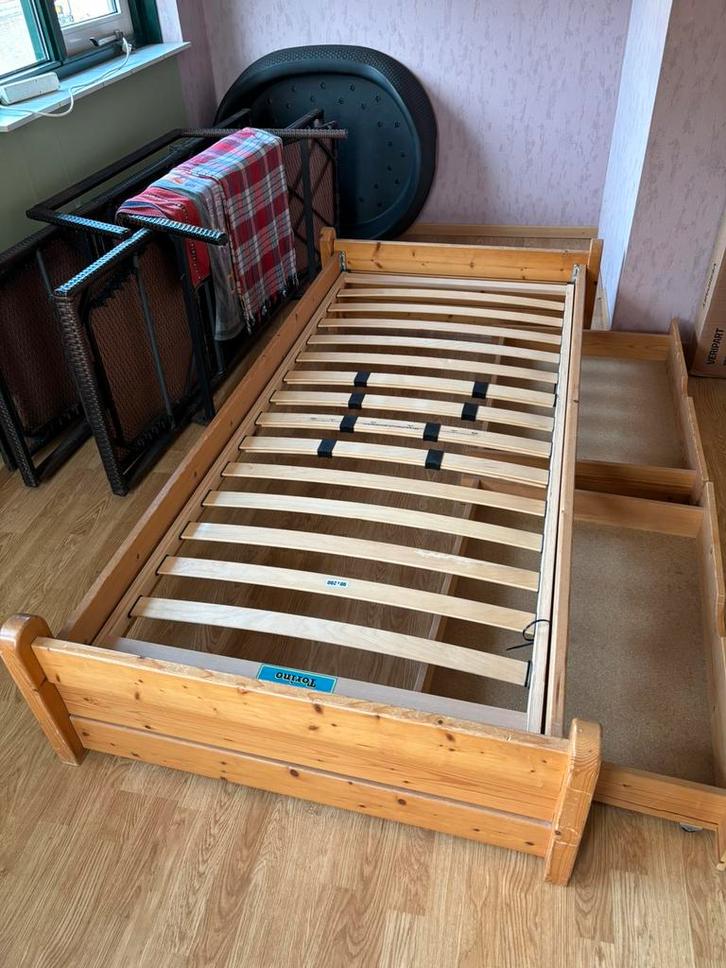 Ikea (kinder)ledikant + matras + 2 onderschuif opberglades, Huis en Inrichting, Slaapkamer | Bedden, Zo goed als nieuw, Eenpersoons