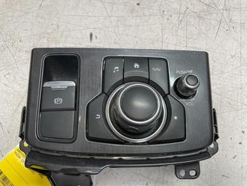 Radiobedienings paneel van een Mazda CX-5 beschikbaar voor biedingen