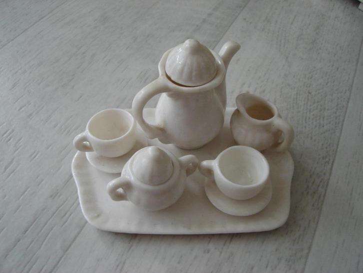 Antiek poppentheeserviesje, Antiek en Kunst, Antiek | Keramiek en Aardewerk, Ophalen of Verzenden