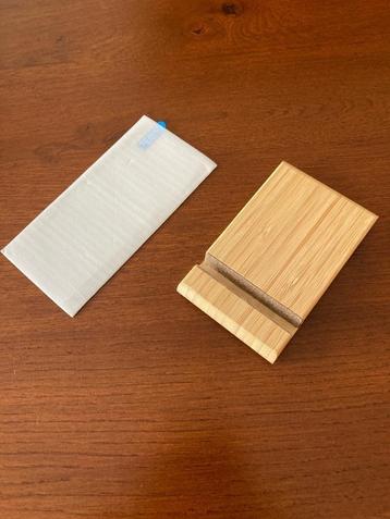 Iphone houder + Screenprotector beschikbaar voor biedingen