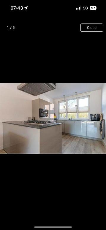 Moderne zandbeige hoogglans schiereiland keuken GEDEMONTEERD beschikbaar voor biedingen