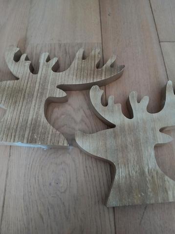 2 Houten elandhoofden  beschikbaar voor biedingen