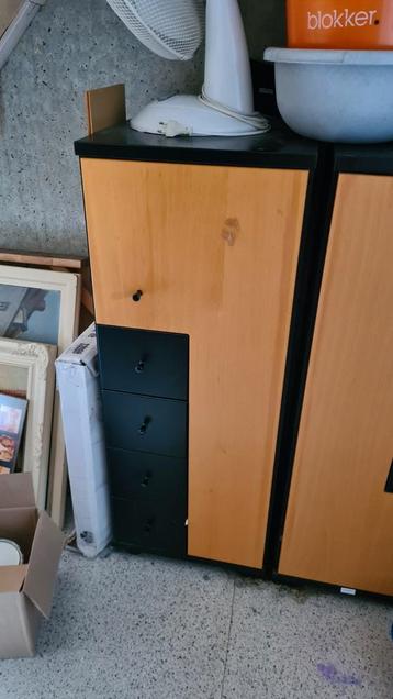 Kast met lades en deur beschikbaar voor biedingen