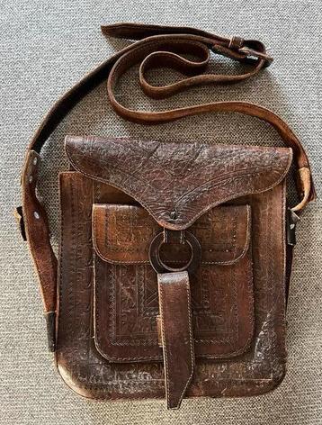 Vintage Leren Tas met Bewerkt Patroon beschikbaar voor biedingen