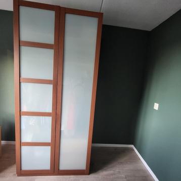 2 kledingkasten