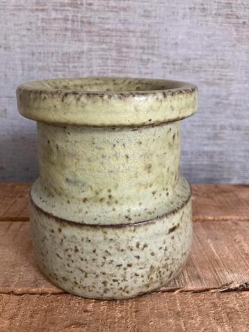 Vintage bloempot/vaas, pastel groen, in perfecte staat beschikbaar voor biedingen