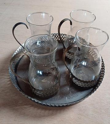 Verzilverd Dienblad met 4 Karafjes in Verzilverde Houderds beschikbaar voor biedingen