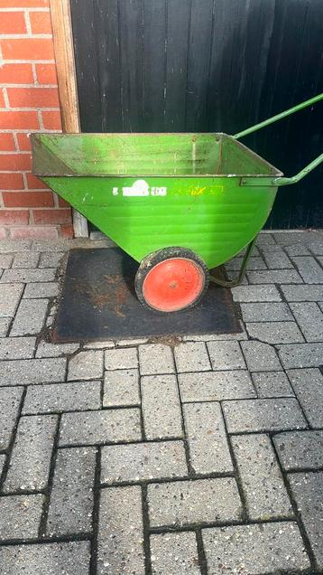 Kruiwagen (antiek) beschikbaar voor biedingen