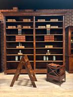Antieke boekenkast/ Bibliotheekkast & ladder / trap