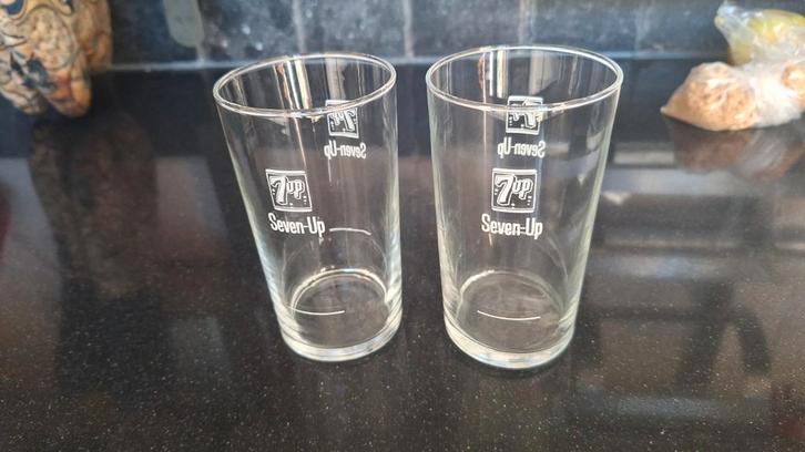 2× 7UP “Seven-Up" glazen – 11 cm - 0,2 L – ’60/’70, Verzamelen, Merken en Reclamevoorwerpen, Gebruikt, Ophalen of Verzenden