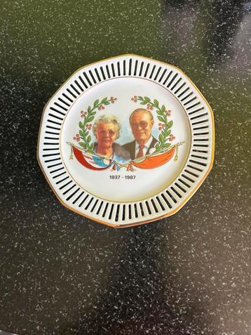 Bordje van Koningshuis 1937 - 1987 beatrix en bernard beschikbaar voor biedingen